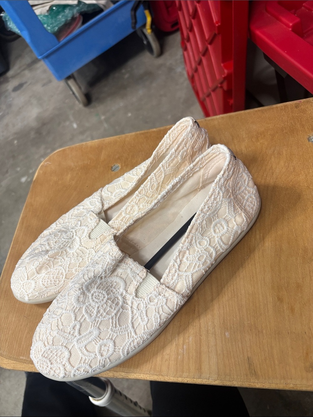 Air walk size 8 slip on shoes
